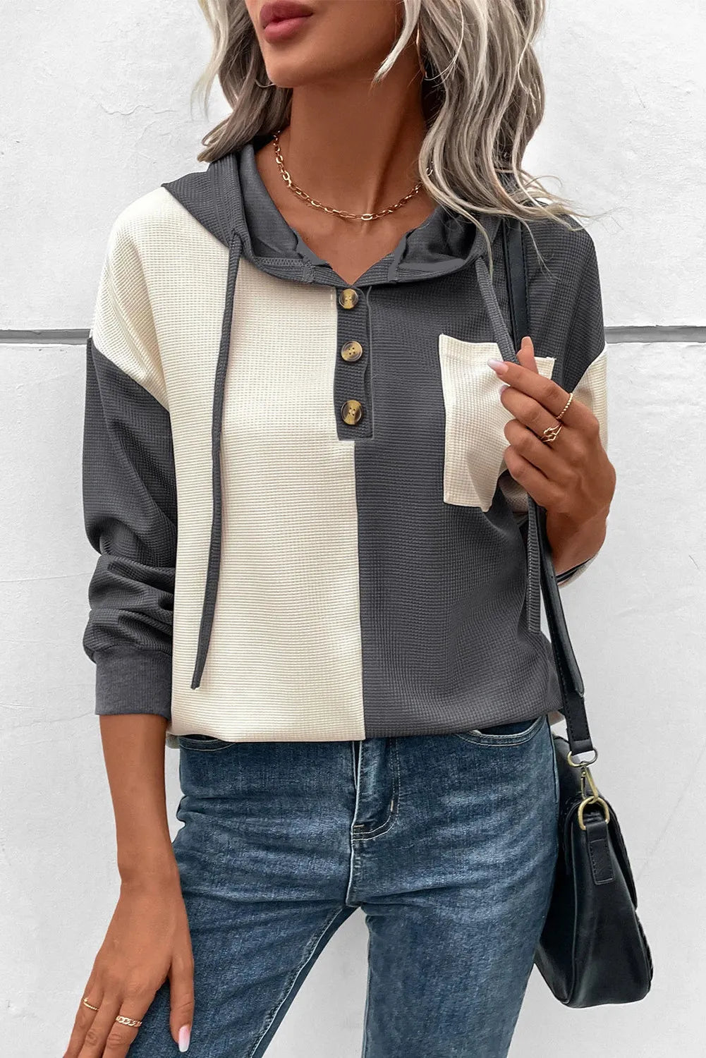 LB | Nieskomplikowana i modna bluza z kapturem