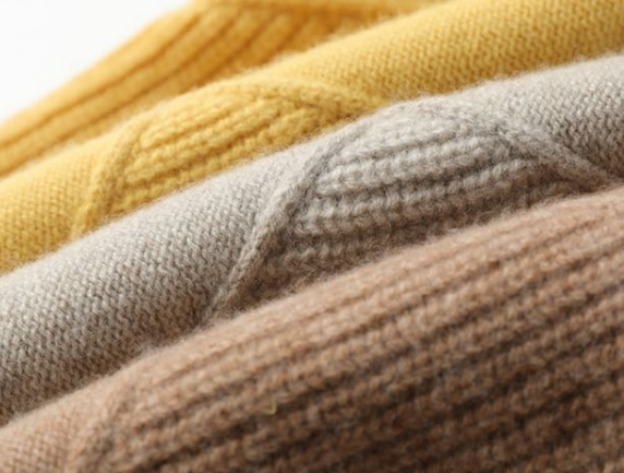 LB | Elegancki kaszmirowy sweter z golfem