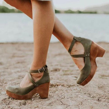 LB | Masywne buty na koturnie