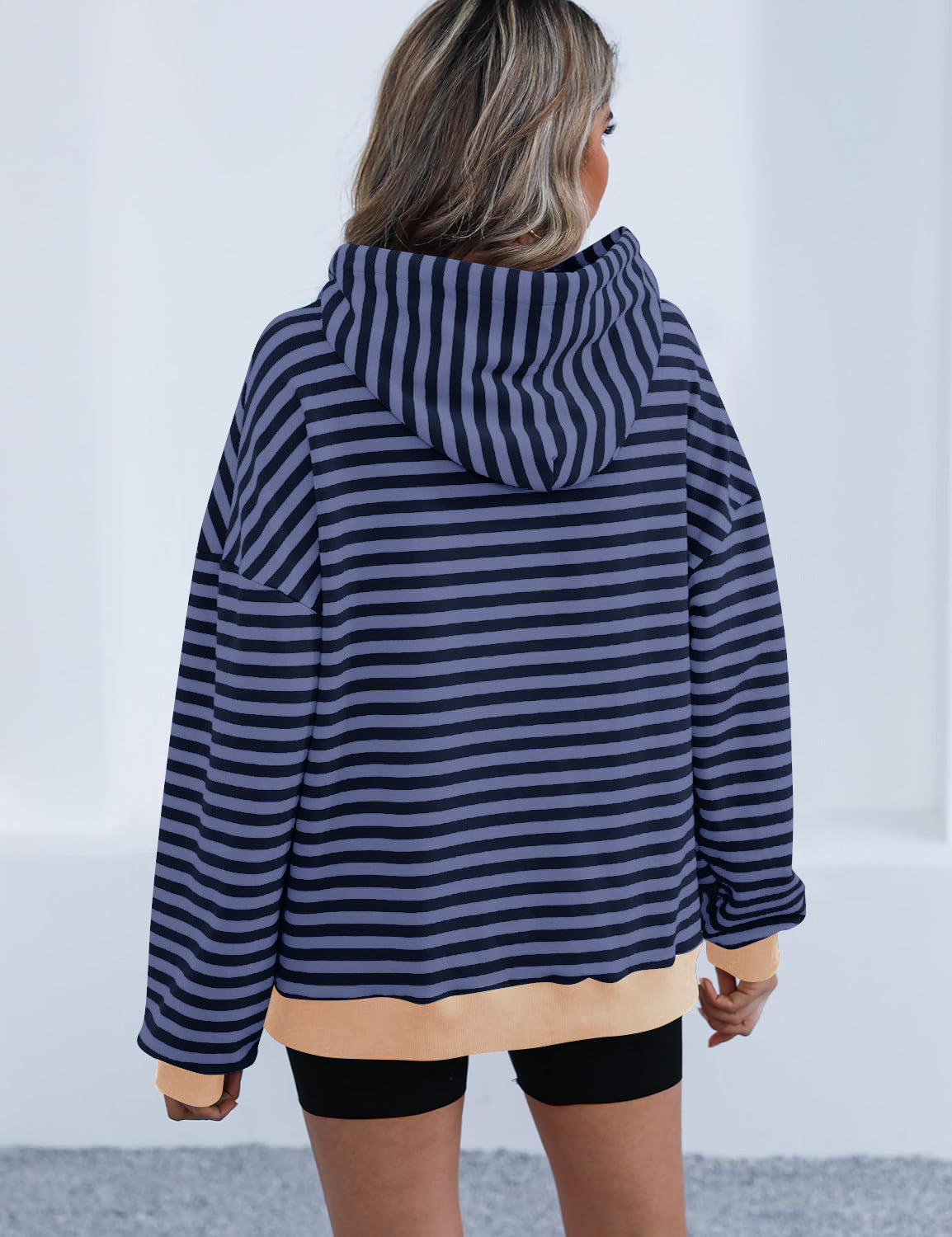 LB | Ponadczasowa i elegancka bluza z kapturem