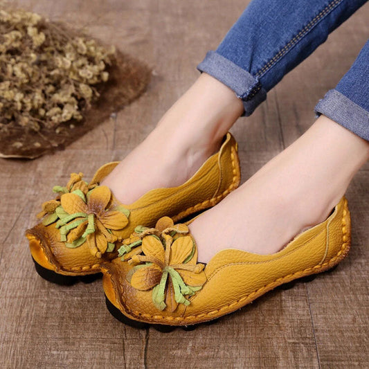 LB | Efektowne buty na co dzień z kwiatowymi detalami