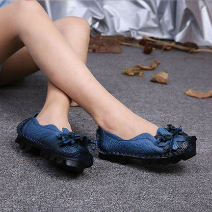 LB | Efektowne buty na co dzień z kwiatowymi detalami