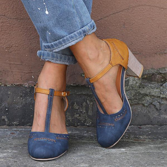 LB | Vintage T-strap heels